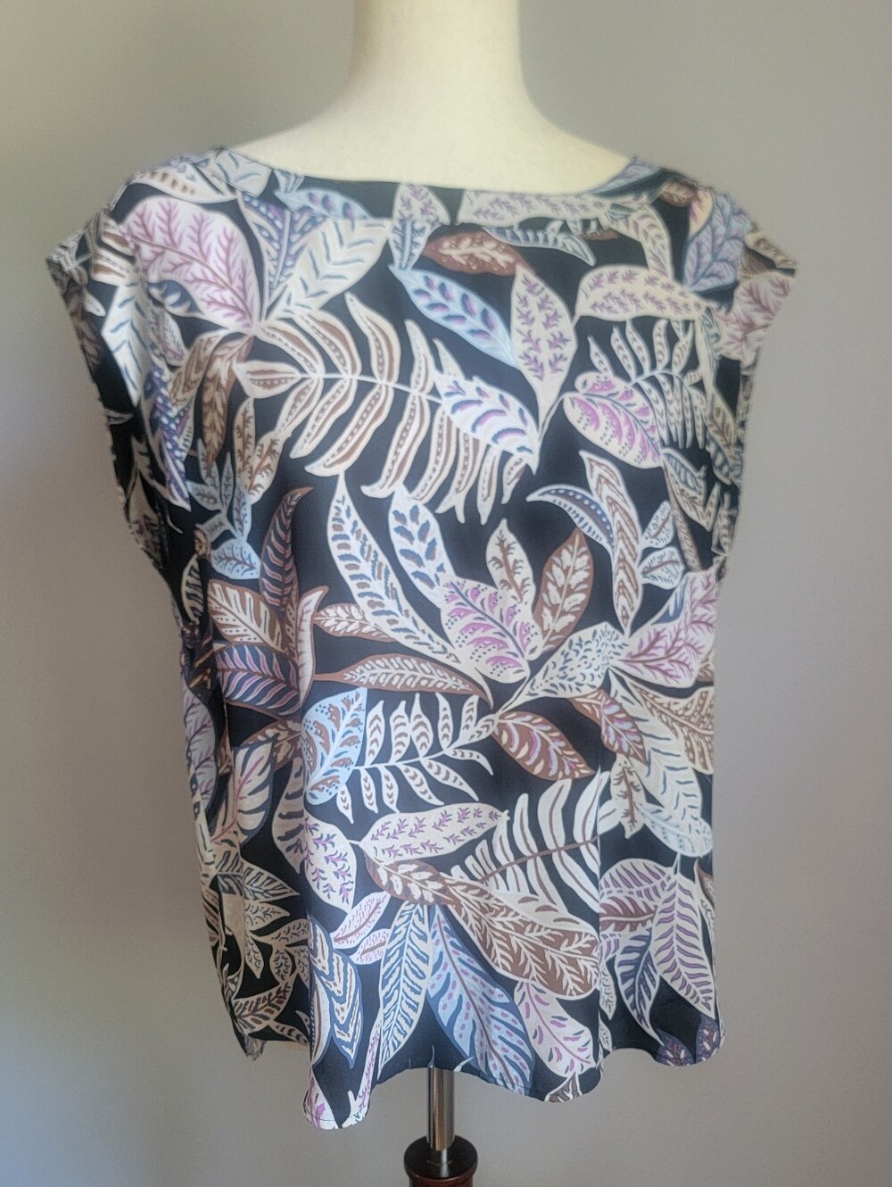 Ann Taylor Factory Women's Black Botanical Print Cap-Sleeve Top Size Medium